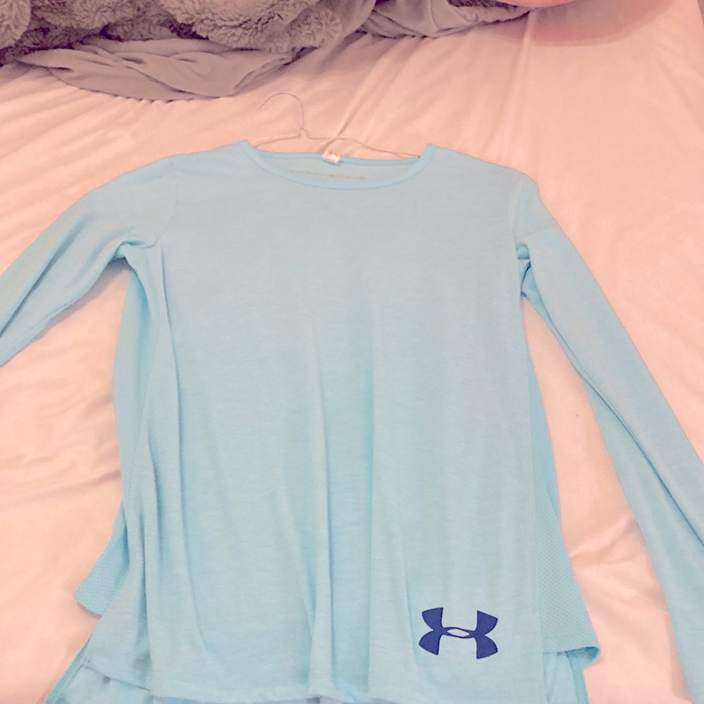 Blue underarmour shirt